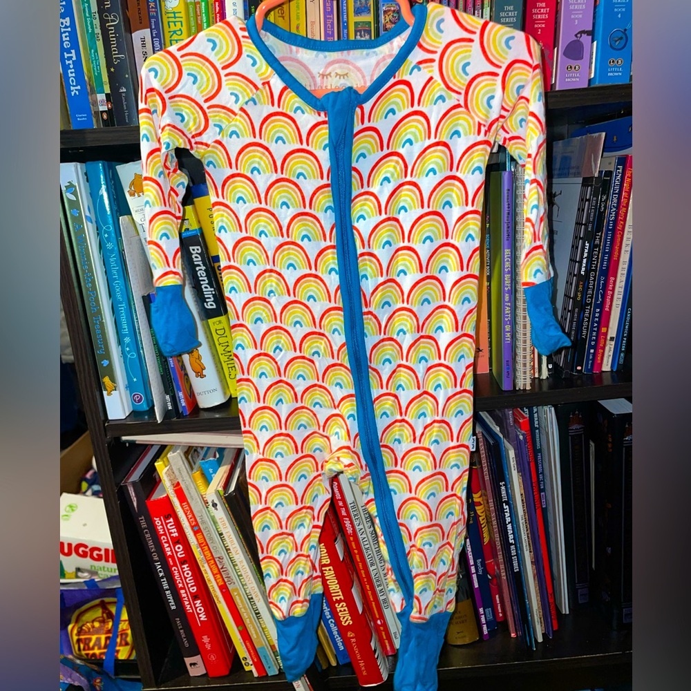 Little Sleepies Primary Rainbows Bamboo Zippy